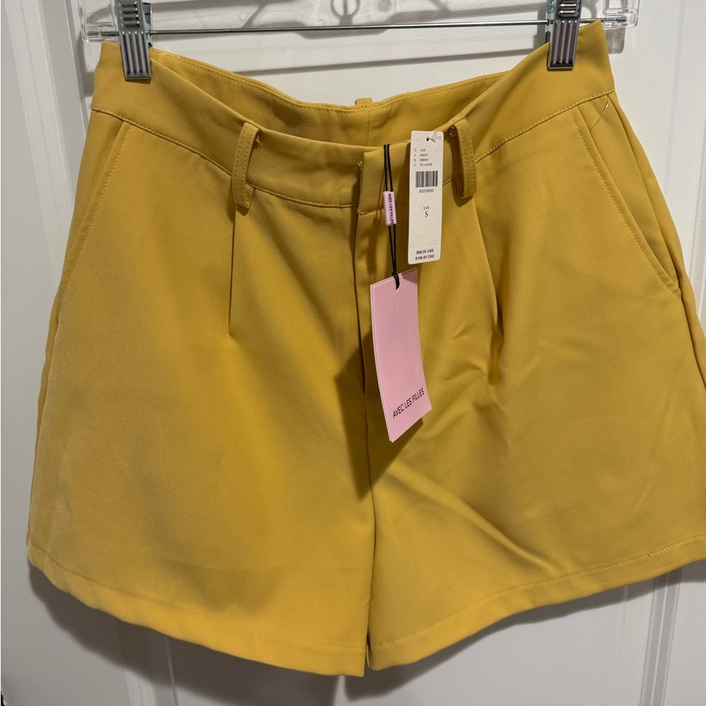 Avec les filles Yellow Women’s Shorts
